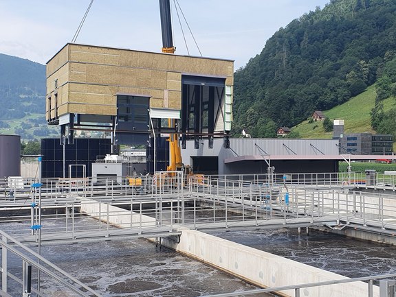 21.06.2022 Versetzen Sandwäschergebäude